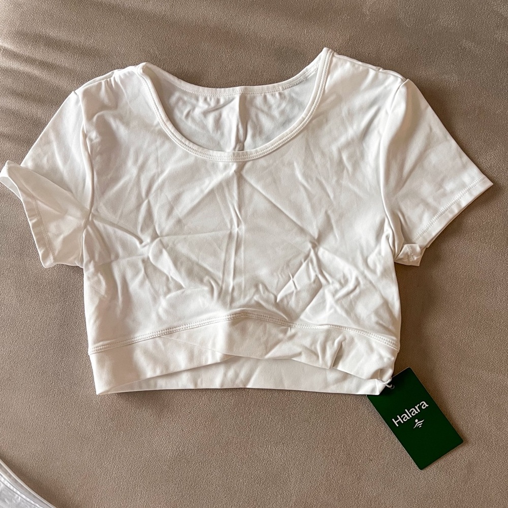 NWT Halara Cropped Bottom Crossed Work-out Top